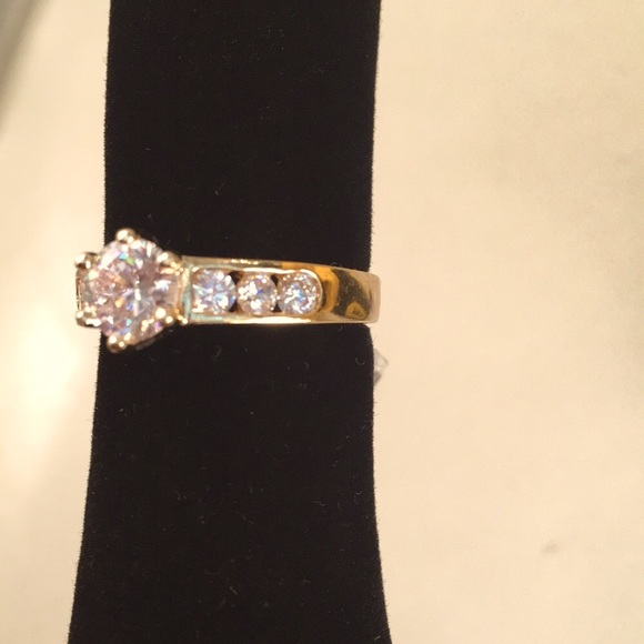 ❤️HP🎉Stunning Simulated Diamond Ring - Picture 4 of 7